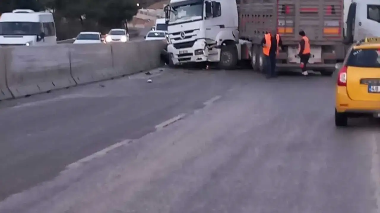 Hatay’da 12 Aracın Birbirine Girdiği Kazada 11 Yaralı! 3